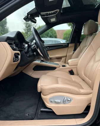 Porsche Macan cena 225000 przebieg: 26000, rok produkcji 2021 z Koszalin małe 232